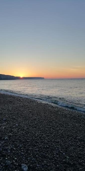 A 2 Pas D'Etretat, Appartement Classe 1 * フェカン エクステリア 写真
